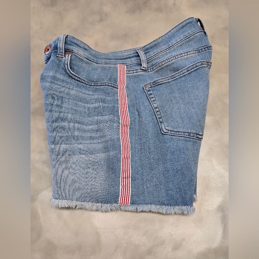 Vineyard Vines Blue Jean Shorts with Red Stripe Size 27 - Picture 4 of 9